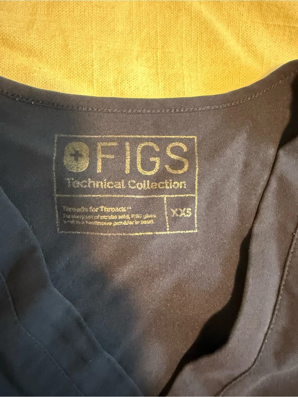 Figs Women's Navy Short-Sleeve V-Neck Pocket Tee